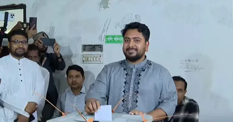 ভোট দিলেন নাহিদ ইসলাম